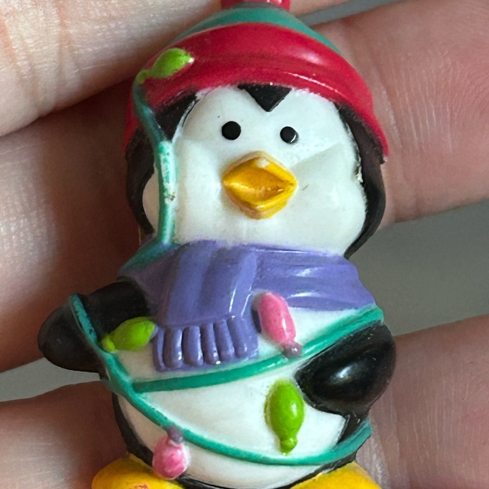 4/$50 RUSS Festive Penguin Ornament with Scarf and Lights brooch 😍